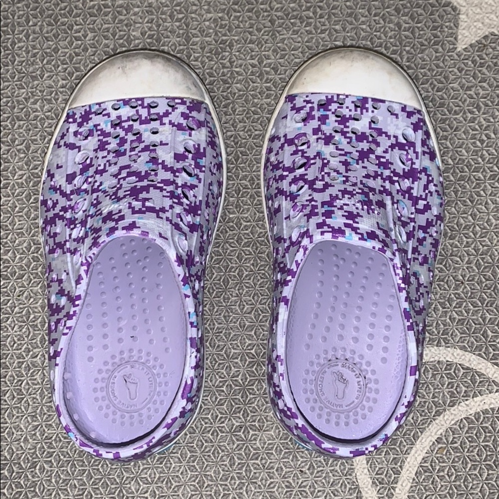 Native shoes - size 7